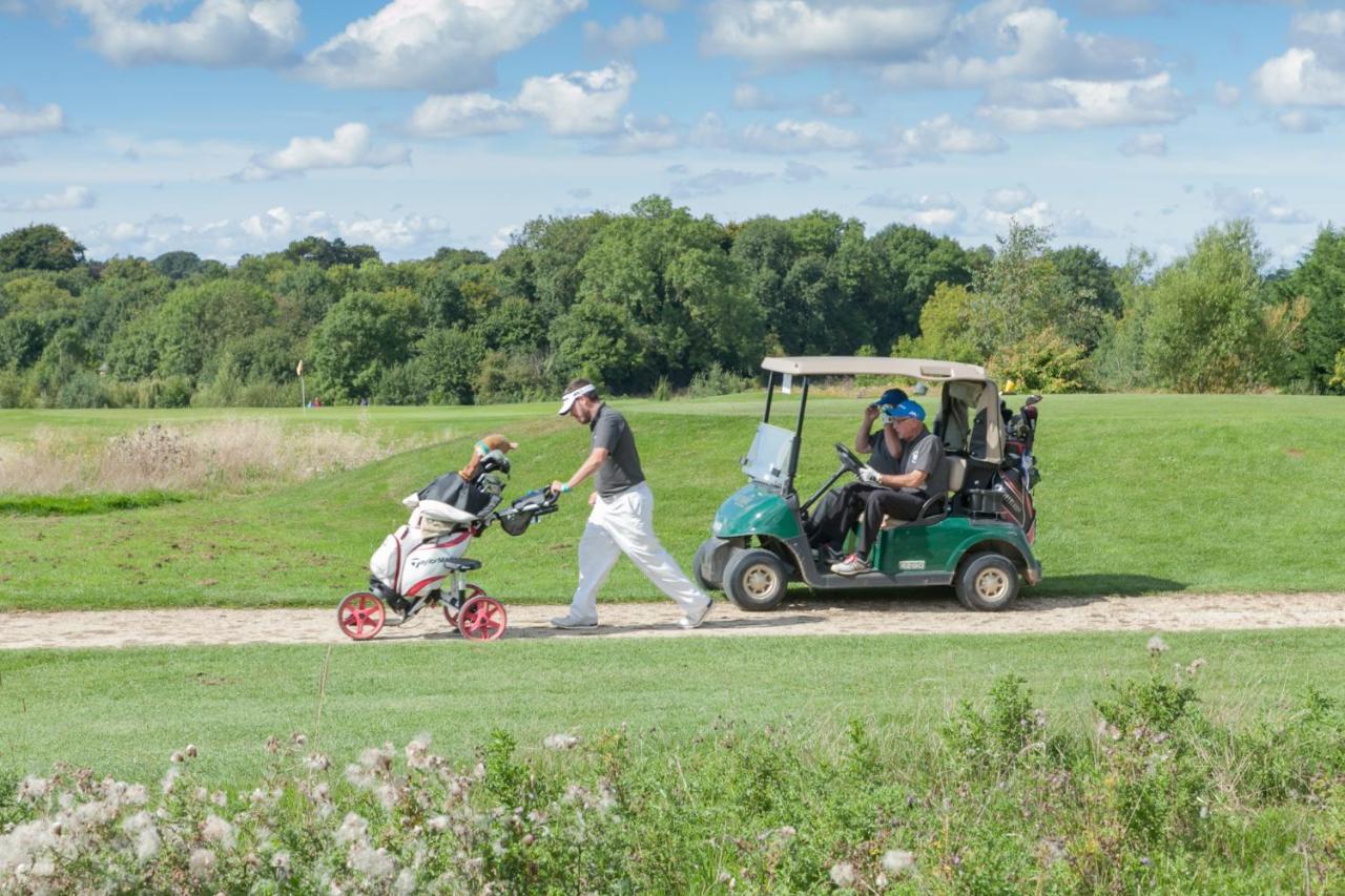 The Wiltshire Hotel, Golf And Leisure Resort Swindon Extérieur photo