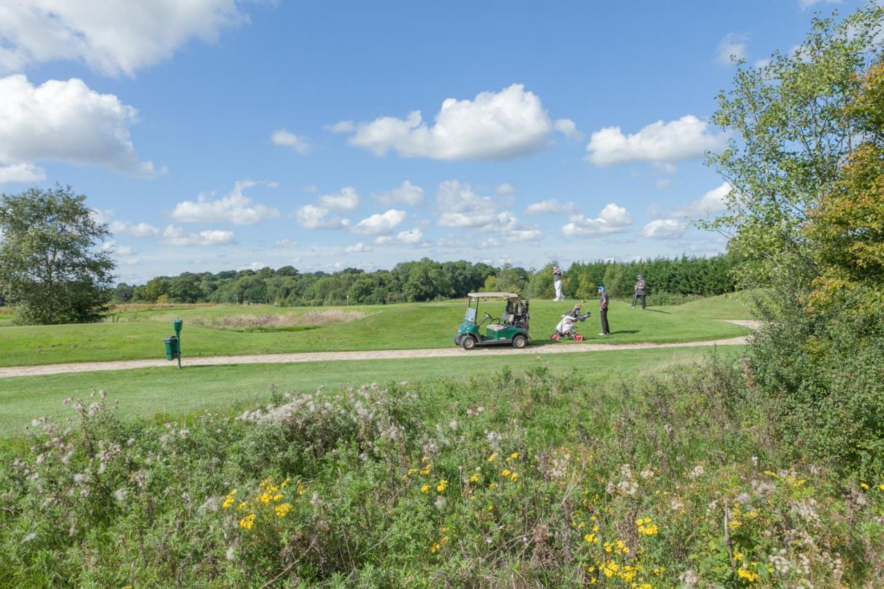 The Wiltshire Hotel, Golf And Leisure Resort Swindon Extérieur photo