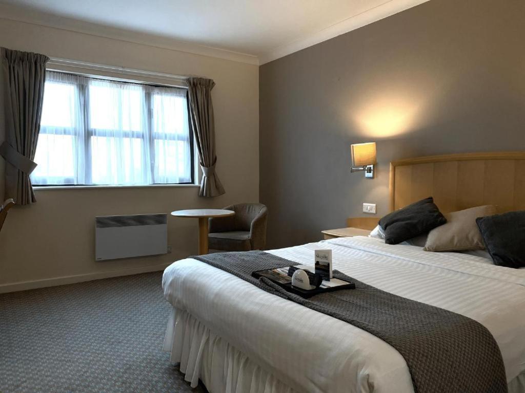 The Wiltshire Hotel, Golf And Leisure Resort Swindon Extérieur photo