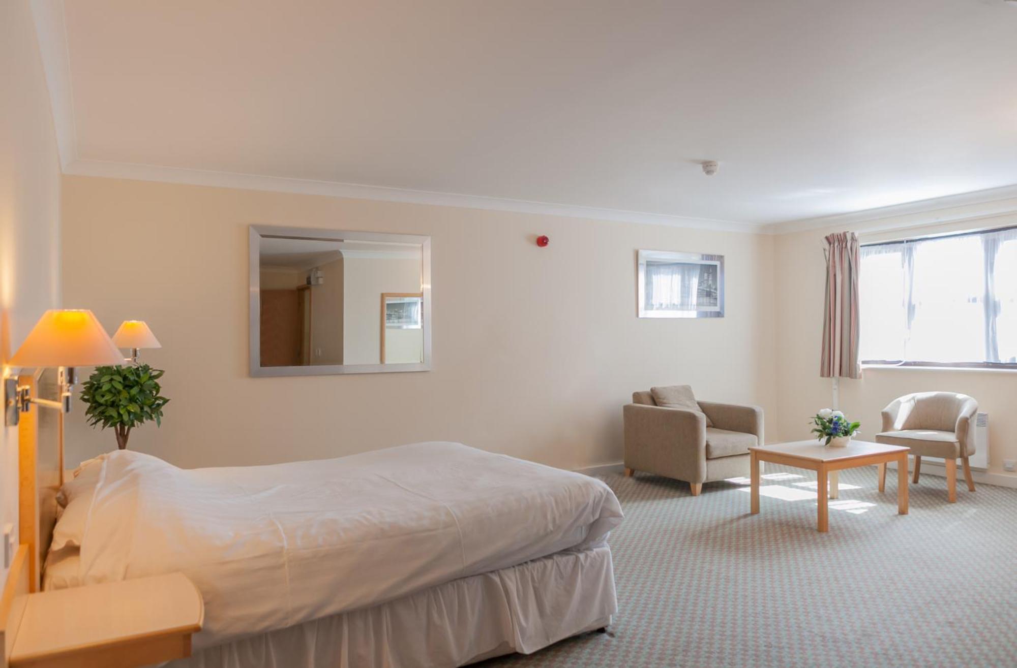 The Wiltshire Hotel, Golf And Leisure Resort Swindon Extérieur photo