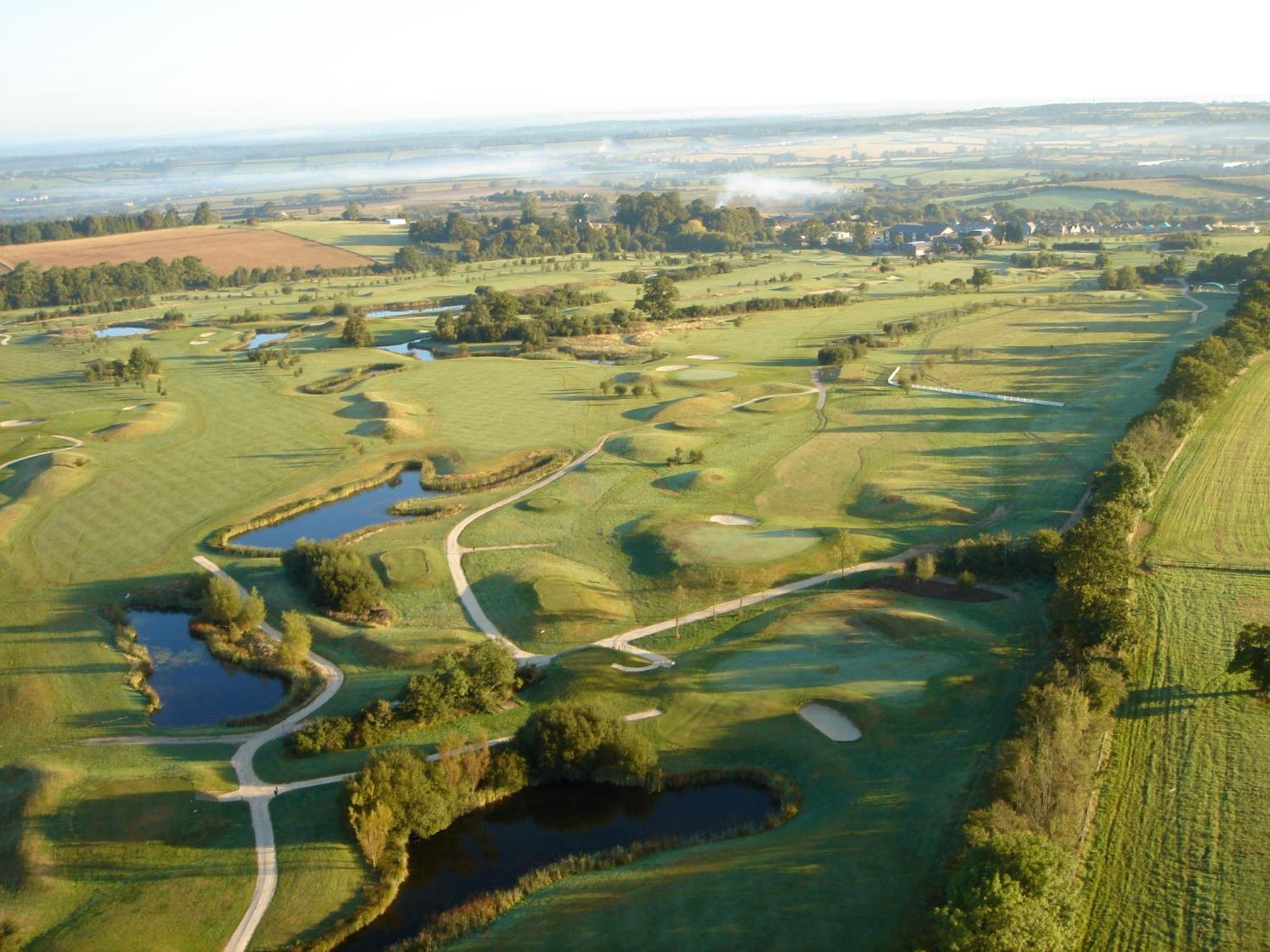 The Wiltshire Hotel, Golf And Leisure Resort Swindon Extérieur photo