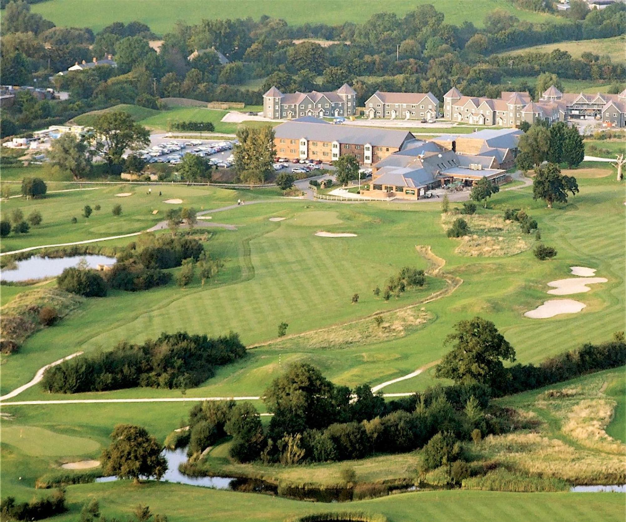 The Wiltshire Hotel, Golf And Leisure Resort Swindon Extérieur photo