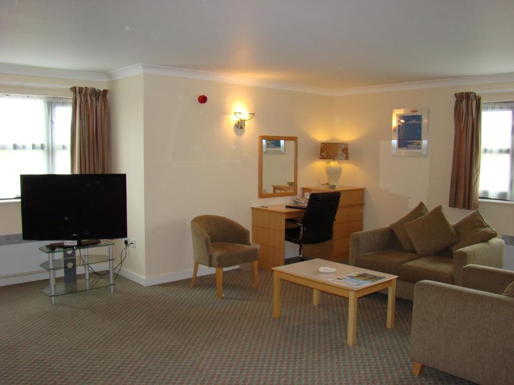 The Wiltshire Hotel, Golf And Leisure Resort Swindon Chambre photo