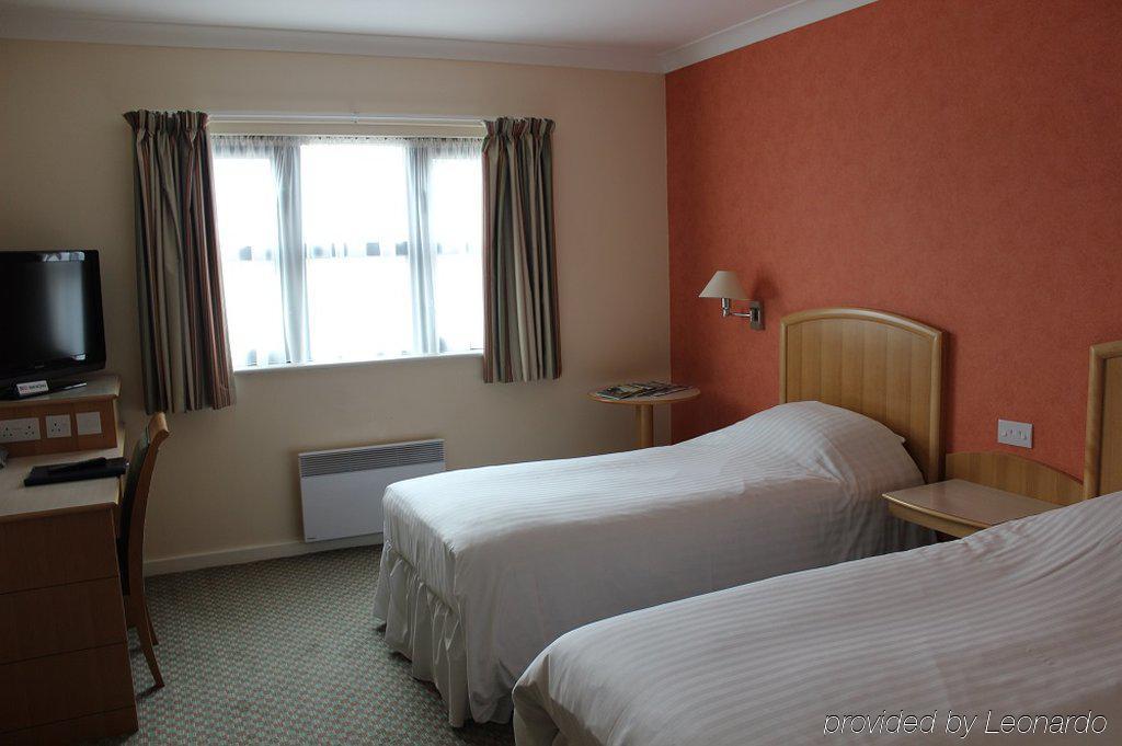 The Wiltshire Hotel, Golf And Leisure Resort Swindon Extérieur photo