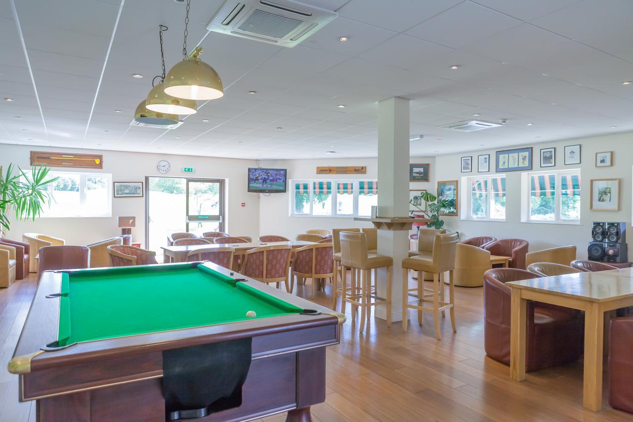 The Wiltshire Hotel, Golf And Leisure Resort Swindon Extérieur photo