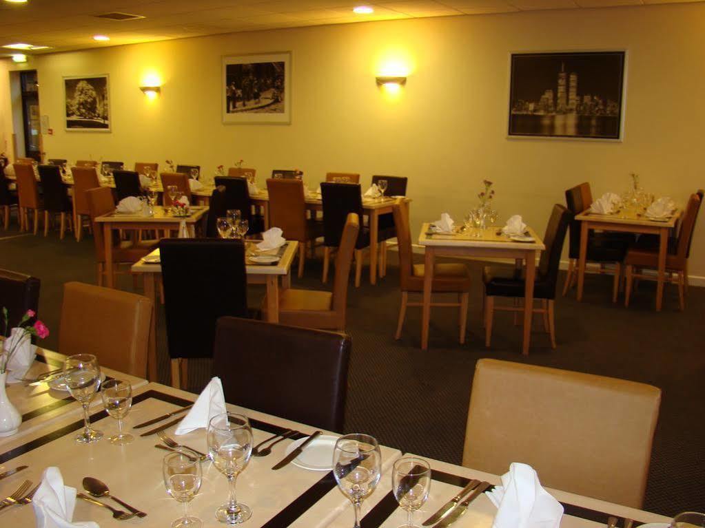 The Wiltshire Hotel, Golf And Leisure Resort Swindon Extérieur photo