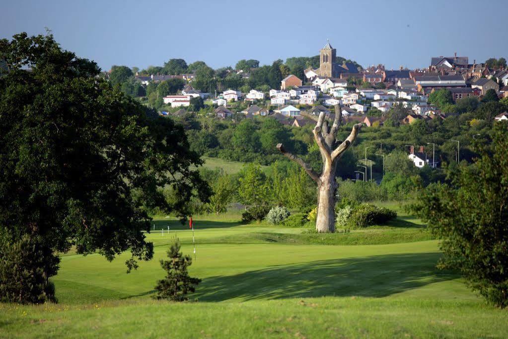 The Wiltshire Hotel, Golf And Leisure Resort Swindon Extérieur photo