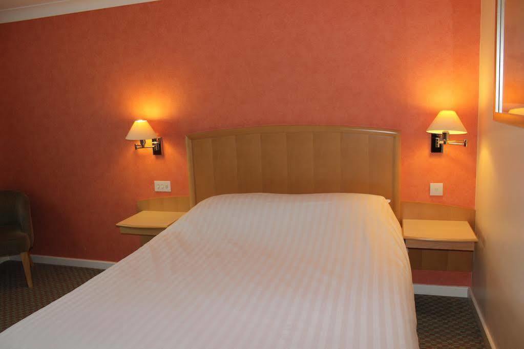 The Wiltshire Hotel, Golf And Leisure Resort Swindon Extérieur photo